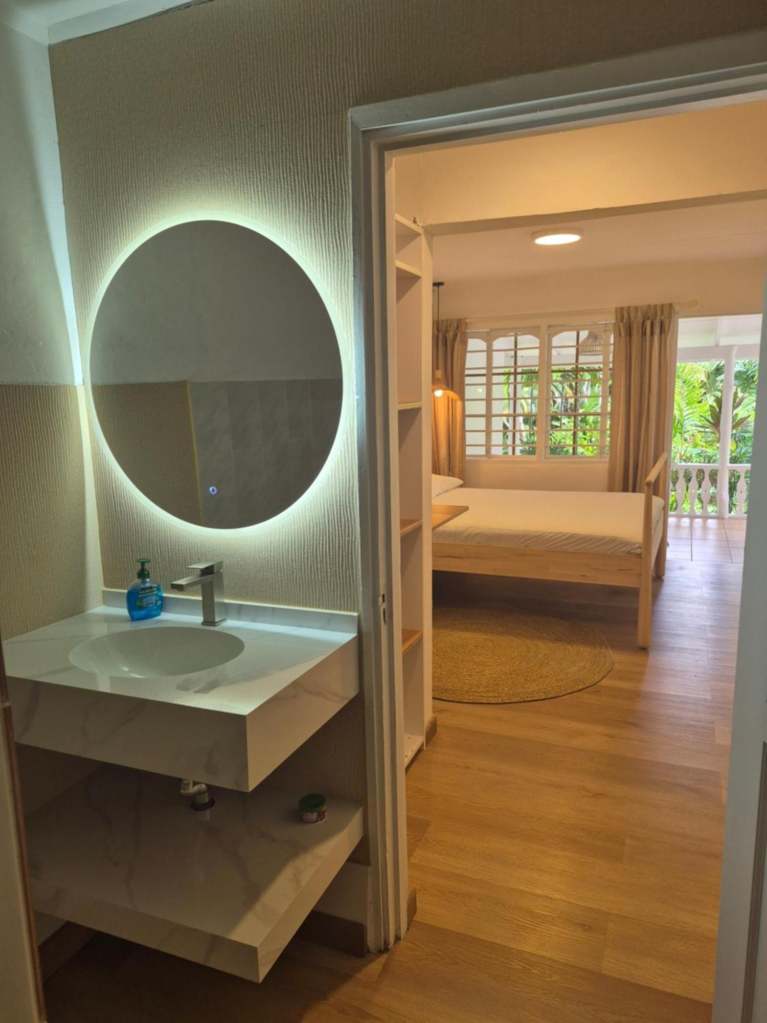 Beau Vallon Bungalows 3*